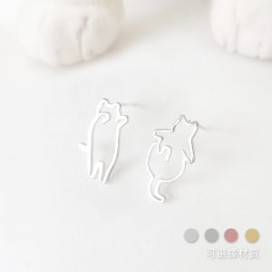 〖 抱抱貓咪 〗不對稱貓咪925純銀耳環